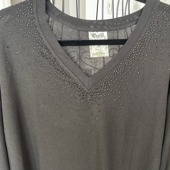 BLACK PULLOVER WITH SPARKLE V-NECK - Picture 5 of 8